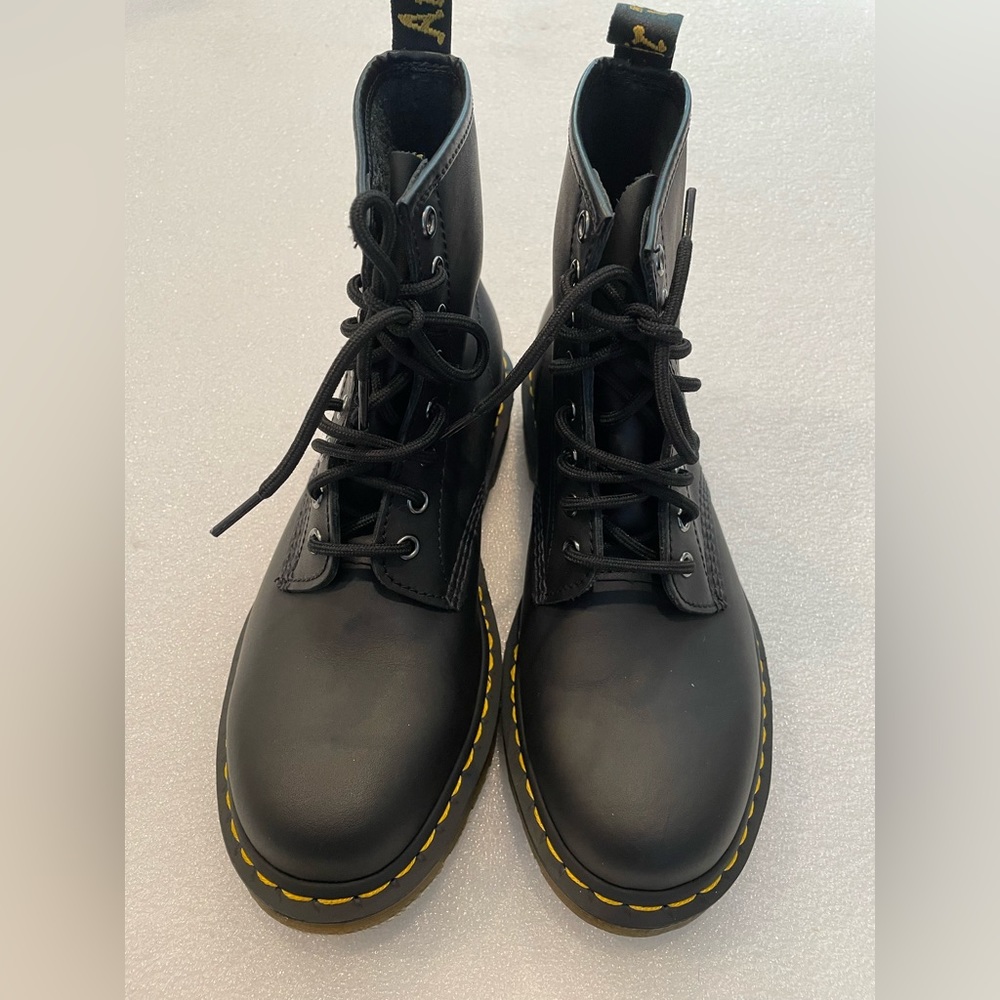 Dr. Martens Women’s Sz Women's 6  1460 8 Eye  Leather Combat Boot $170 - Picture 5 of 14